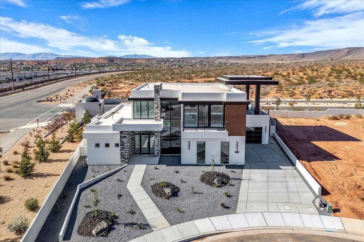 Listing photo 007 of the home at 1273 N Lozano Road in Solenté (MLS 25-266931).